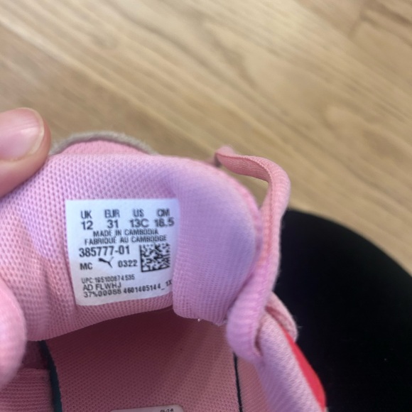 Girls 13 Puma shoes - Picture 6 of 6